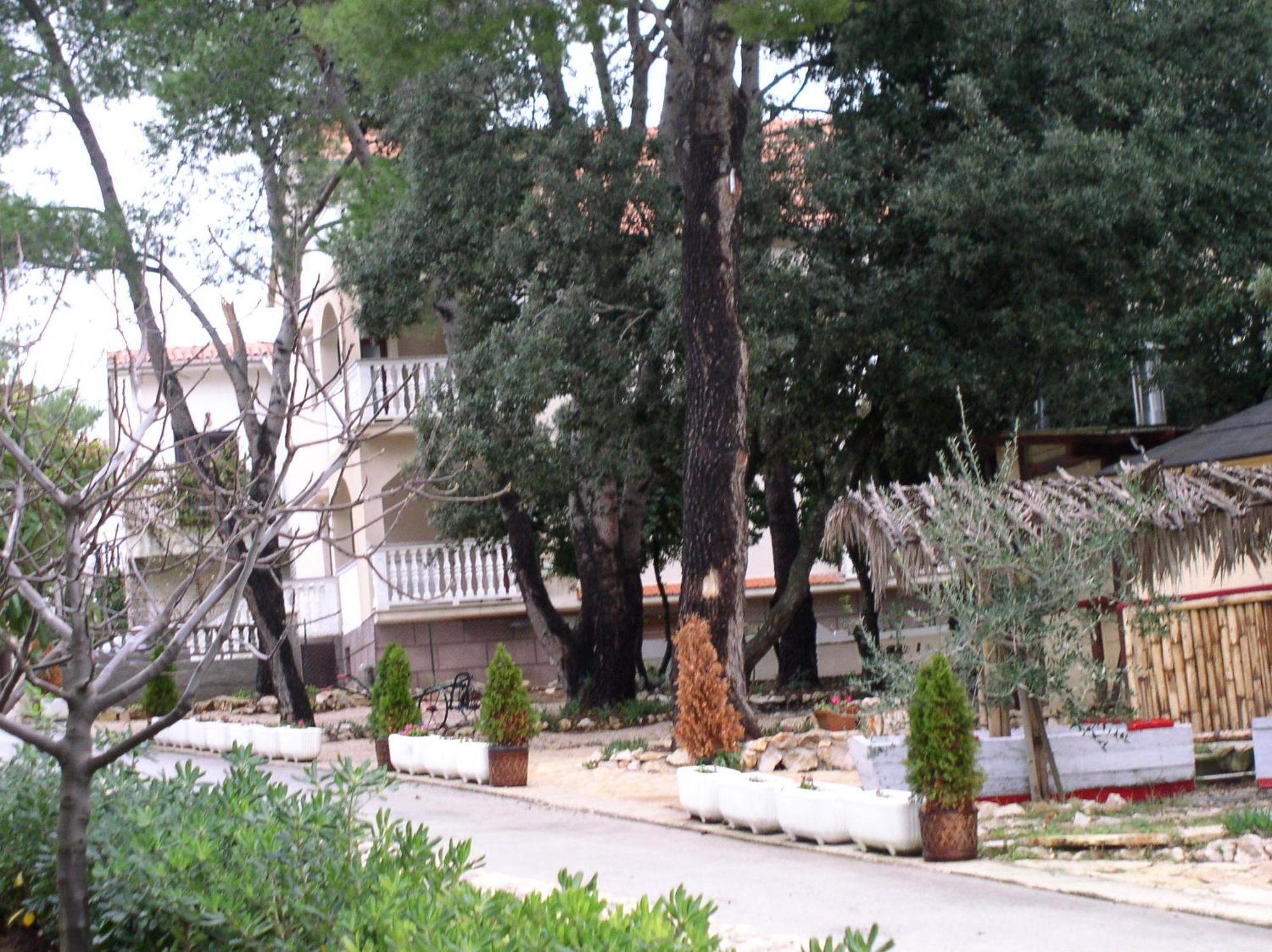 Apartments Stanko Petrcane Exterior foto